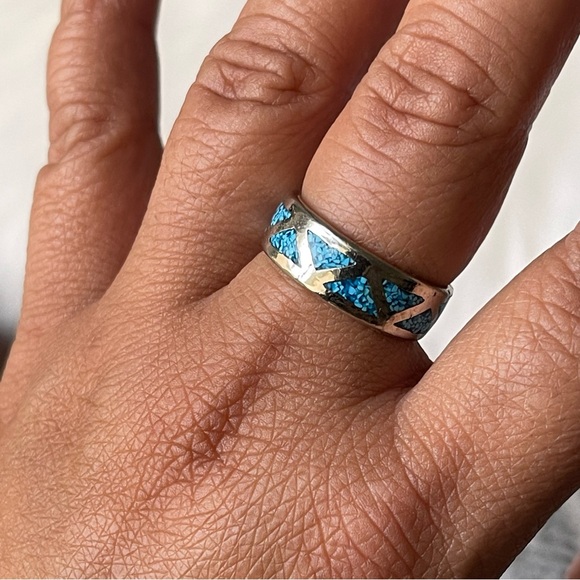 Turquoise Chip Inlay Silver Tone Ring Size 7 - Picture 10 of 10
